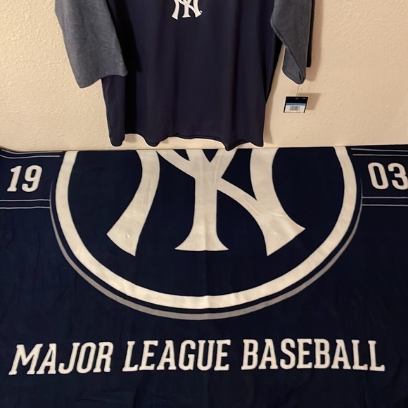 COPY - - NWT New York Yankees Blanket / Top has solid separate - Picture 11 of 17